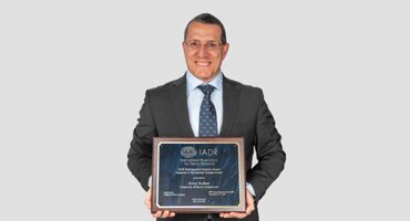 Anton Sculean receives top award from International Association for Dental Research