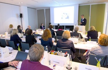 EFP issues call for action on gum health at press conference in Frankfurt