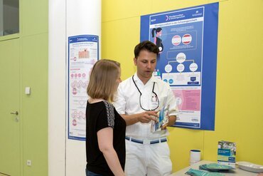 Austria: Interviews and leaflets at dental schools