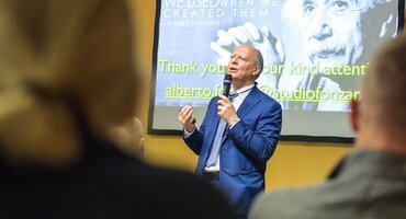 Czech perio society holds two-day meeting on wide range of topics