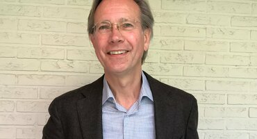 Bruno Loos receives top IADR award for research in periodontal disease
