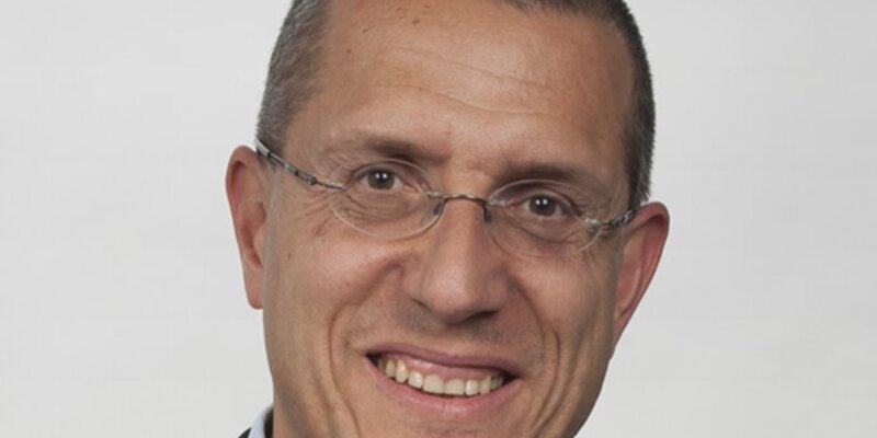 Anton Sculean receives honorary membership of AAP