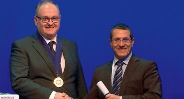 EFP president Anton Sculean receives award from European Orthodontic Society