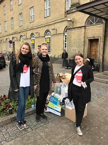 Denmark: students target commuters with leaflets