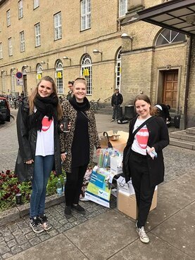 Denmark: students target commuters with leaflets