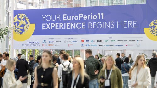 Foyer at EuroPerio11 busy with people