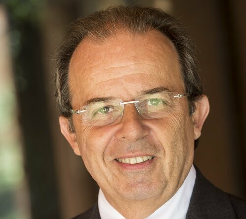 Founder of Portuguese Society of Periodontology Gil Alcoforado receives EFP Distinguished Service Award