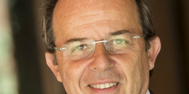 Founder of Portuguese Society of Periodontology Gil Alcoforado receives EFP Distinguished Service Award