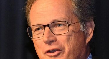 EFP gives distinguished-scientist award to Andrea Mombelli