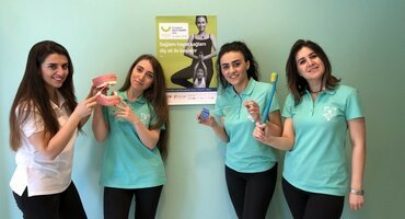 Azerbaijan: free periodontal screenings and university seminars