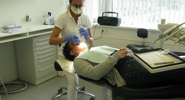 Netherlands: periodontal screenings and promotional film