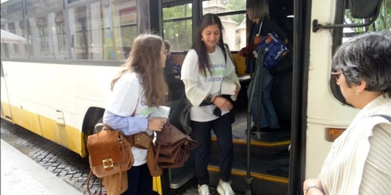 Portugal: Students hand out information in three cities