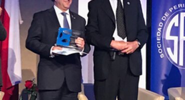 Juan Blanco receives ‘outstanding periodontist’ award from international federation