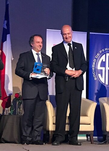 Juan Blanco receives ‘outstanding periodontist’ award from international federation